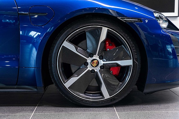 Porsche Taycan Sport Turismo 16 of 30