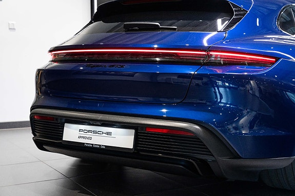 Porsche Taycan Sport Turismo 13 of 30