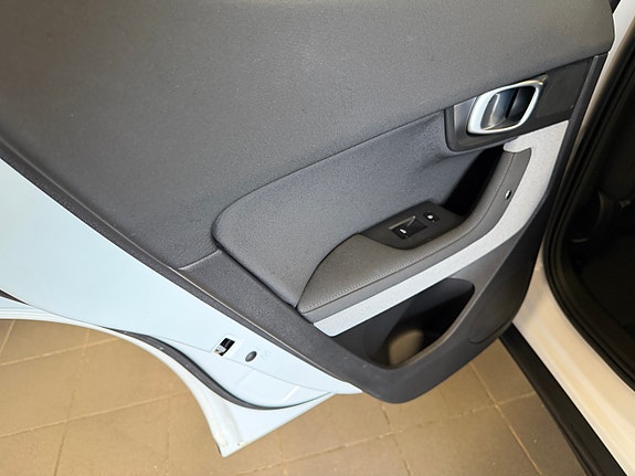 Polestar 2 8 of 30