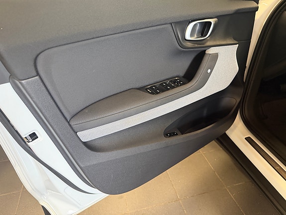 Polestar 2 6 of 30
