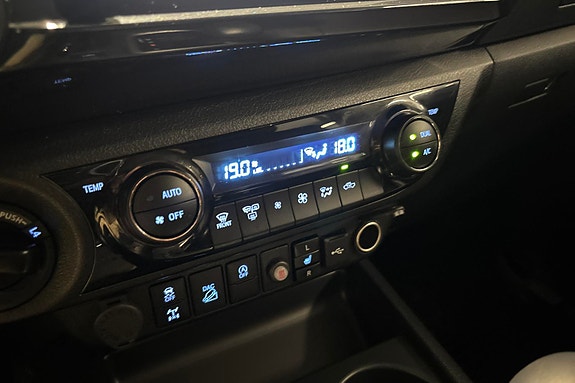 Toyota HiLux 15 of 24