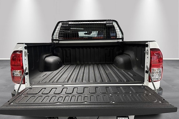 Toyota HiLux 5 of 24