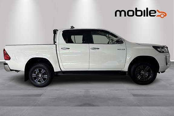 Toyota HiLux 2 of 24