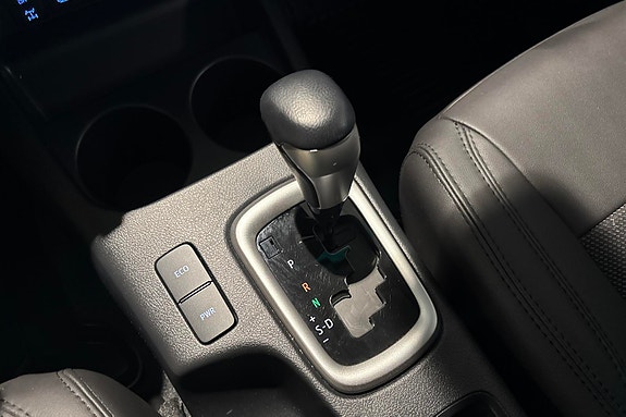 Toyota HiLux 14 of 24