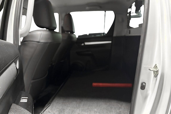 Toyota HiLux 7 of 24