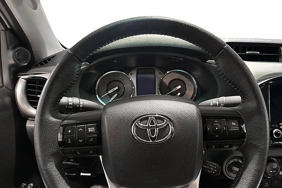 Toyota HiLux 9 of 24
