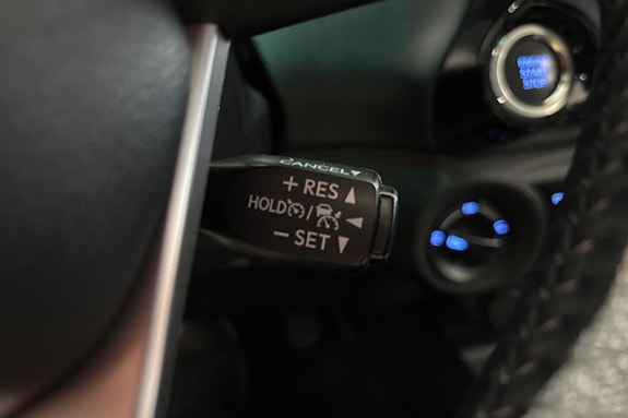 Toyota HiLux 16 of 24