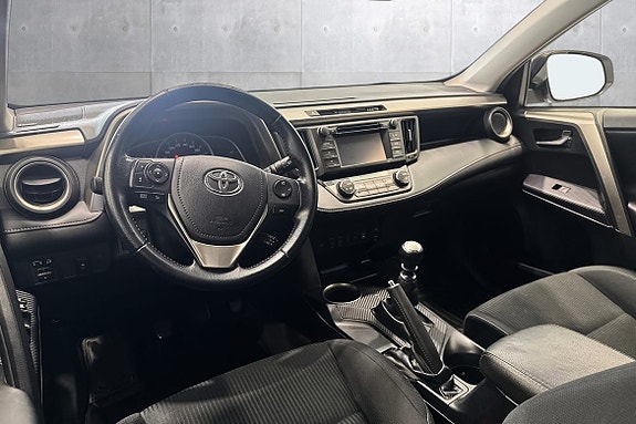 Toyota RAV4 9 of 22