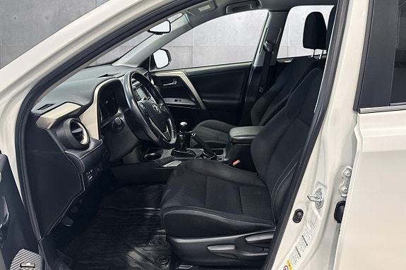Toyota RAV4 8 of 22