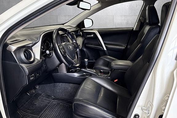 Toyota RAV4 11 of 28