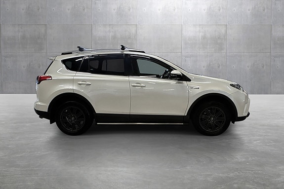 Toyota RAV4 6 of 28