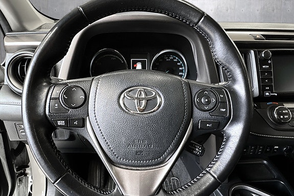 Toyota RAV4 12 of 28