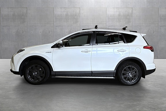 Toyota RAV4 2 of 28