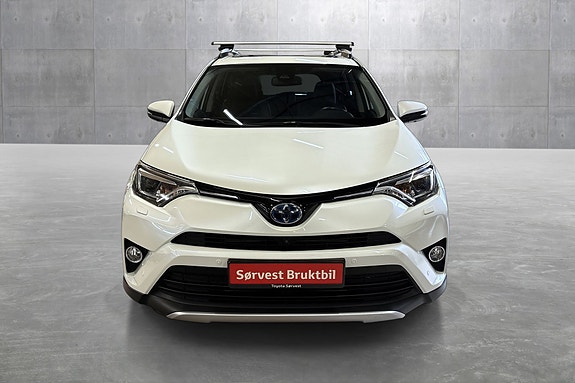 Toyota RAV4 8 of 28
