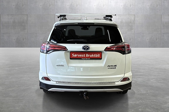 Toyota RAV4 4 of 28