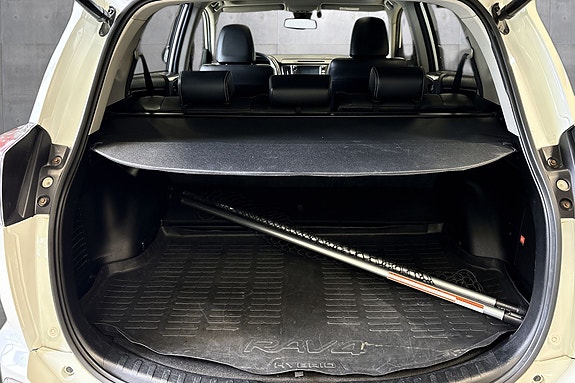 Toyota RAV4 18 of 28