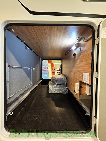 Dethleffs 9-trinns automat / Lav km / Solcelle / Queen bed / Stor garasje ++++ 8 of 30