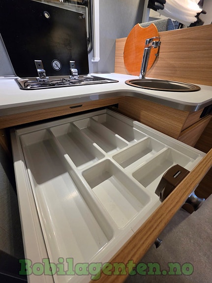 Dethleffs 9-trinns automat / Lav km / Solcelle / Queen bed / Stor garasje ++++ 30 of 30