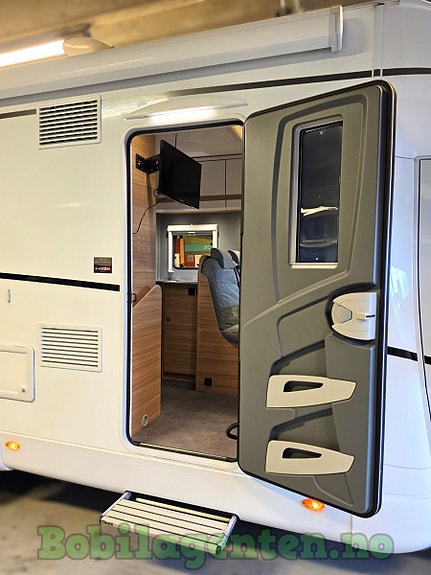 Dethleffs 9-trinns automat / Lav km / Solcelle / Queen bed / Stor garasje ++++ 12 of 30