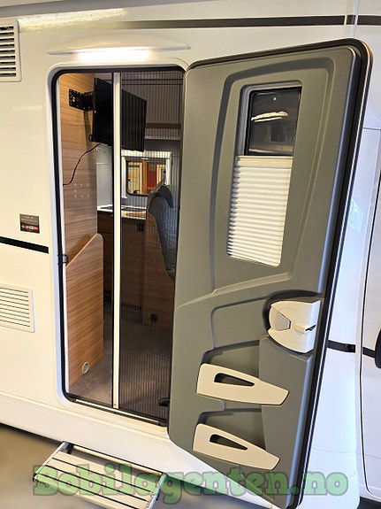 Dethleffs 9-trinns automat / Lav km / Solcelle / Queen bed / Stor garasje ++++ 13 of 30