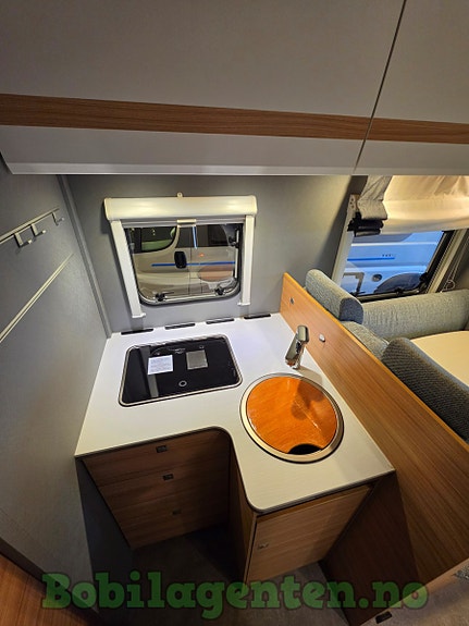 Dethleffs 9-trinns automat / Lav km / Solcelle / Queen bed / Stor garasje ++++ 24 of 30