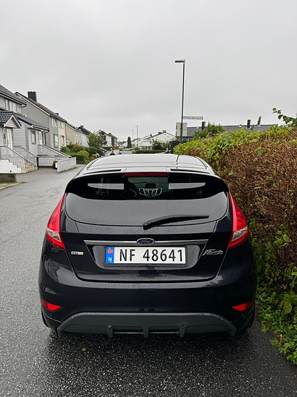 Ford Fiesta 2 of 10