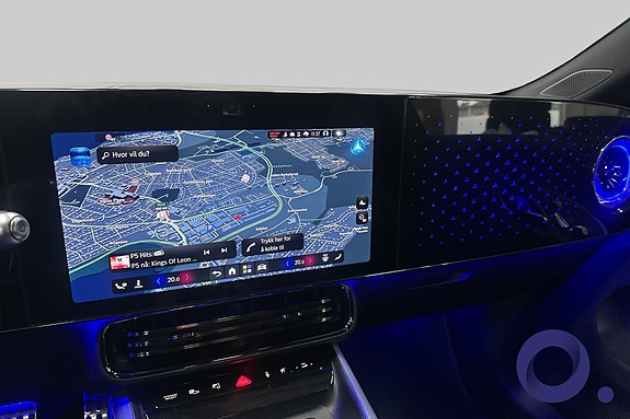 Mercedes-Benz CLA350 17 of 18