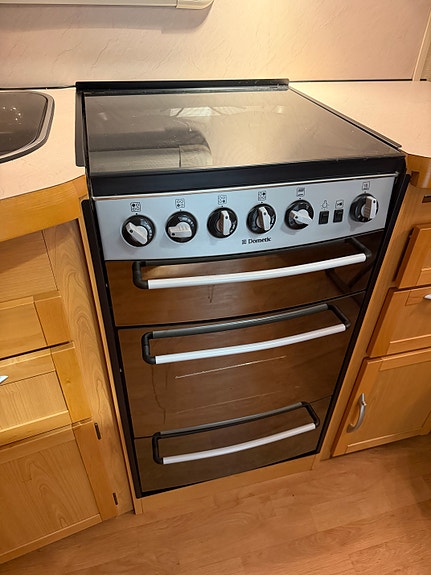 KABE 590 Royal XL /alde/Markise /Køye/Batteripakke/fortelt/Aircondition/Fukttest/Finans 12 of 30