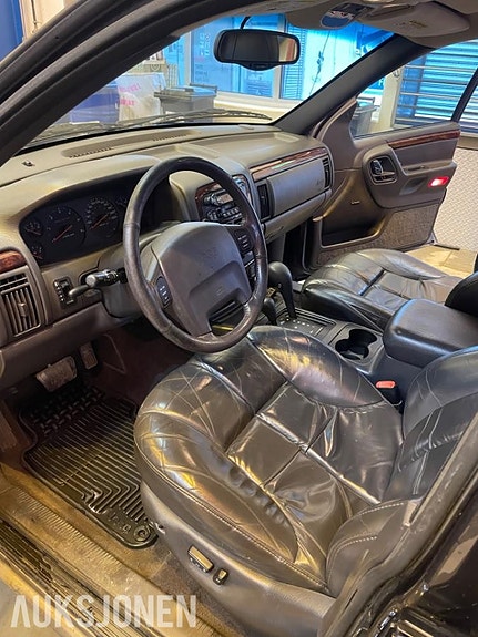 Jeep Grand Cherokee 10 of 30