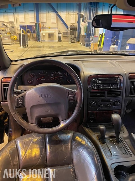 Jeep Grand Cherokee 9 of 30