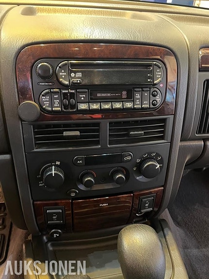 Jeep Grand Cherokee 14 of 30