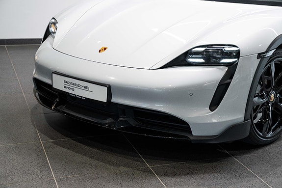 Porsche Taycan Cross Turismo 2 of 30