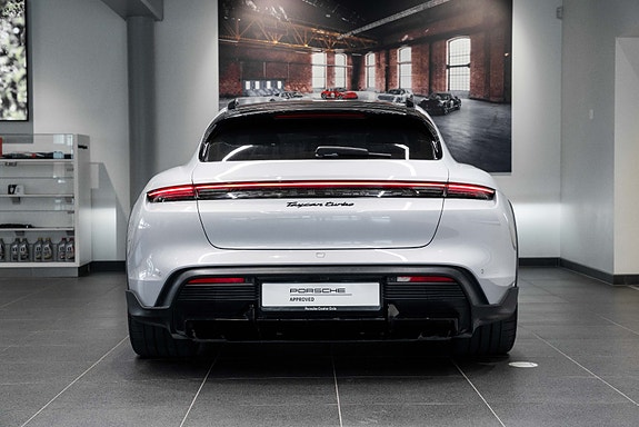 Porsche Taycan Cross Turismo 8 of 30