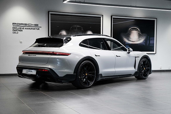 Porsche Taycan Cross Turismo 10 of 30