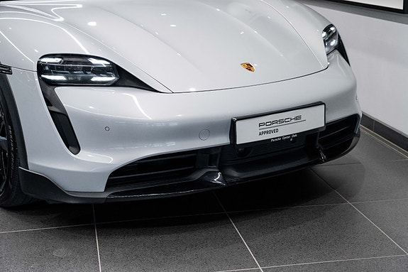 Porsche Taycan Cross Turismo 16 of 30