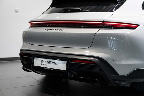 Porsche Taycan Cross Turismo 11 of 30