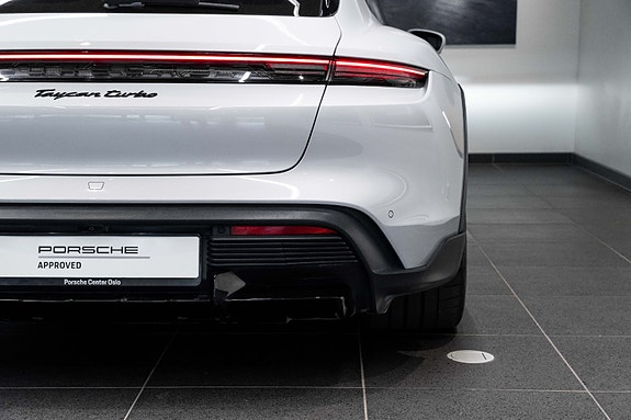 Porsche Taycan Cross Turismo 9 of 30