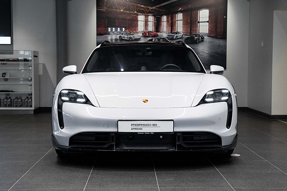 Porsche Taycan Cross Turismo 17 of 30