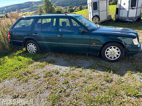 Mercedes-Benz E-Klasse 3 of 7