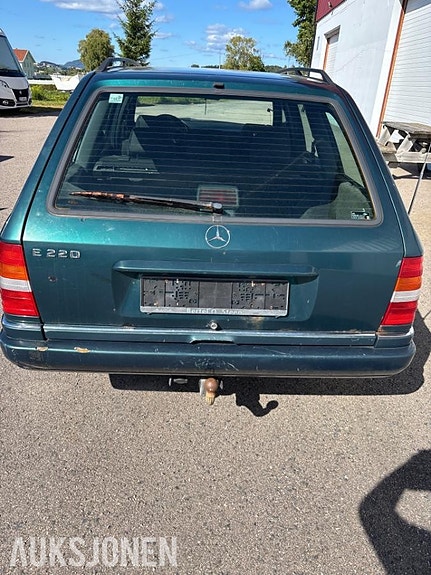 Mercedes-Benz E-Klasse 4 of 7