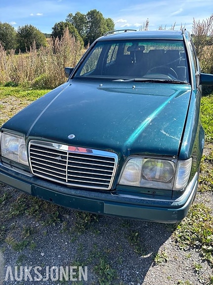 Mercedes-Benz E-Klasse 2 of 7