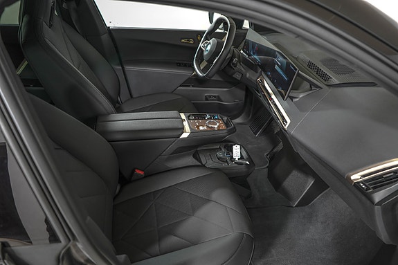 BMW iX 18 of 29