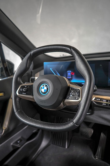 BMW iX 19 of 29