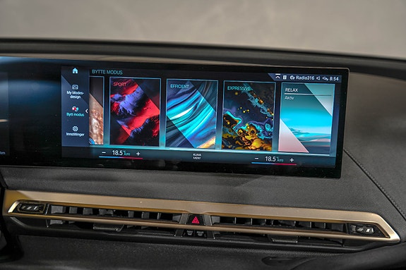 BMW iX 25 of 29
