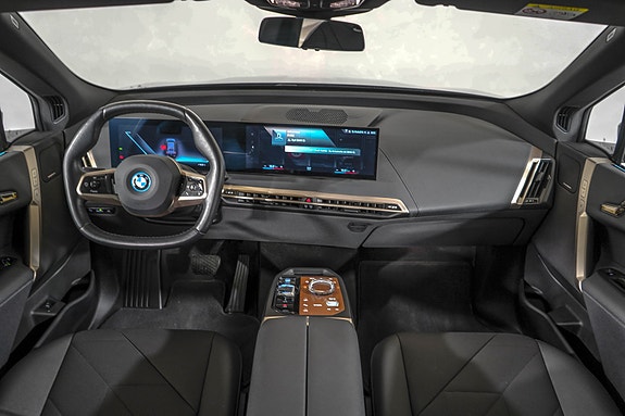 BMW iX 17 of 29