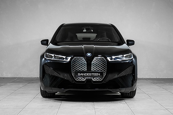 BMW iX 2 of 29