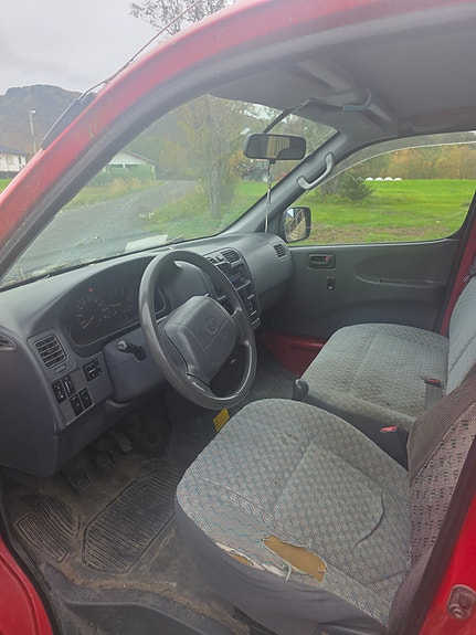 Toyota HiAce 3 of 16