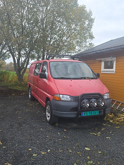 Toyota HiAce 12 of 16