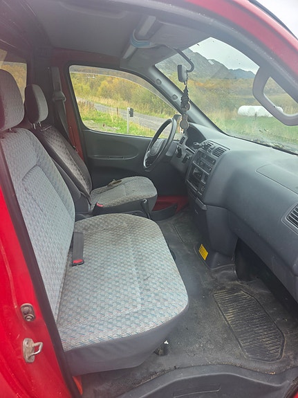 Toyota HiAce 6 of 16