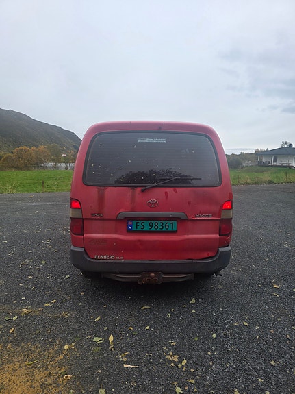 Toyota HiAce 10 of 16